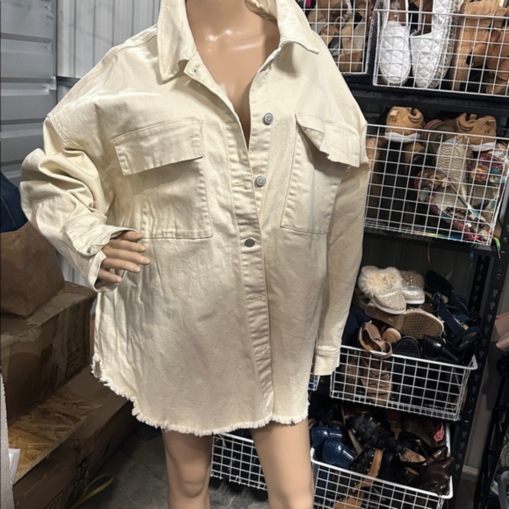 Celebrity Pink woman’s Cream button up Jean Jacket size XXXL